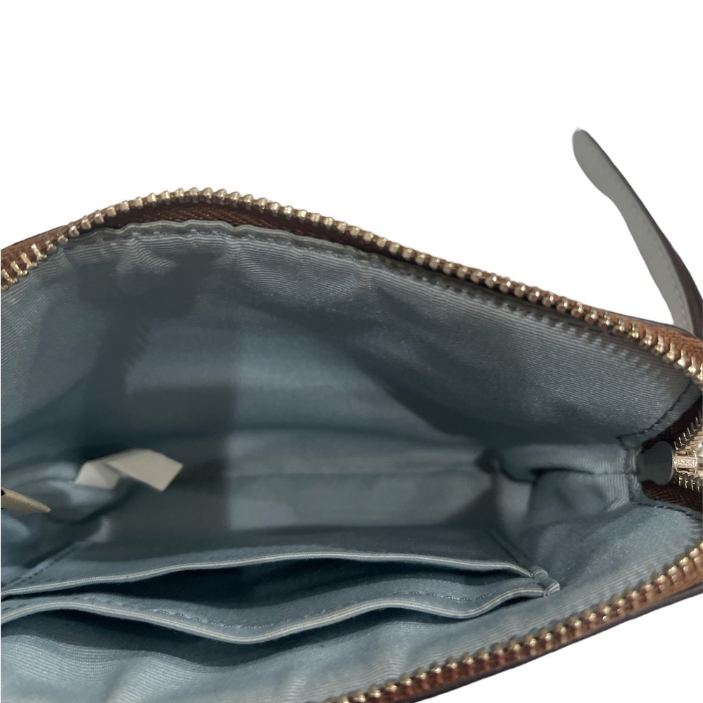 COACH SIGNATURE ZIP CORNER WRISTLET - Pre owned
 
THANKSGIVING SALE!!!!!! - Picture 3 of 6